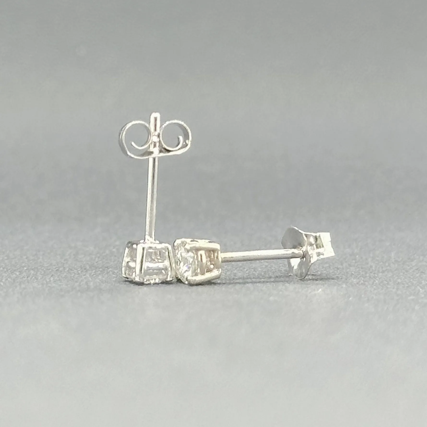 Estate 14K W Gold 0.26ctw G/SI2 Diamond Stud Earrings