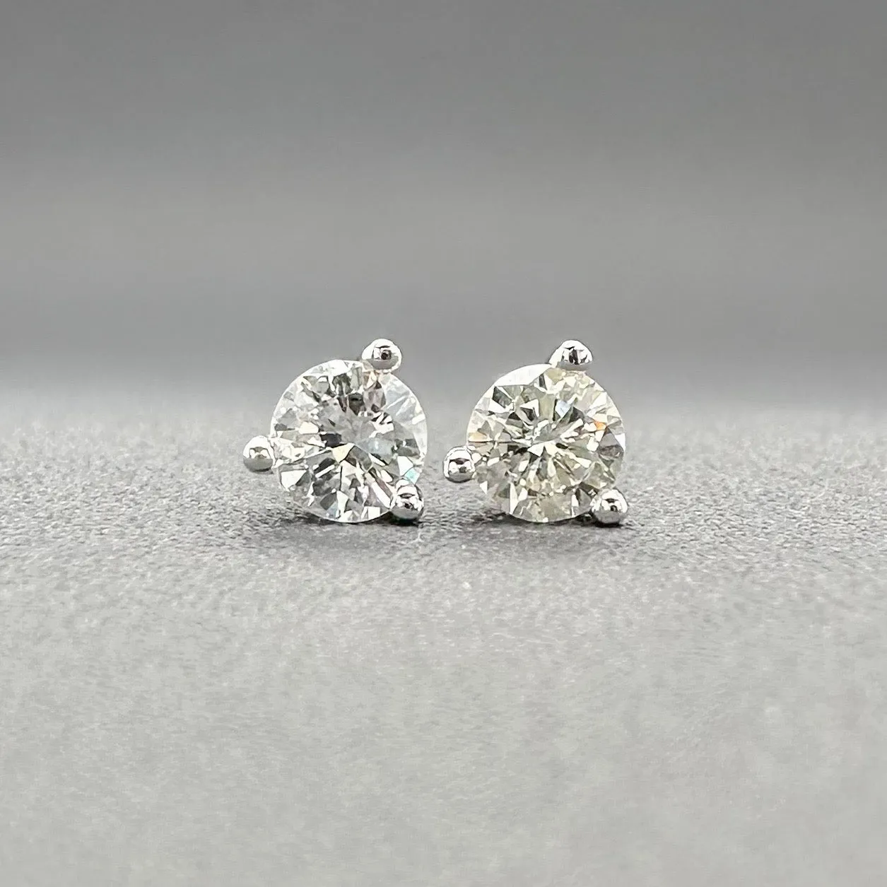 Estate 14K W Gold 0.32ctw H-I/SI1-2 Diamond Stud Earrings